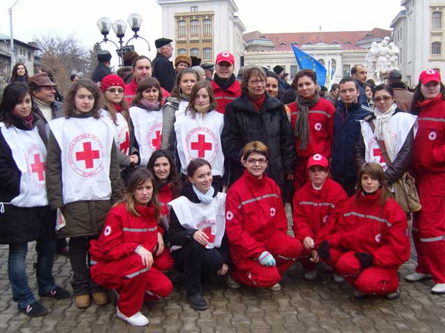 Protest al voluntarilor de la Crucea Roşie Iaşi