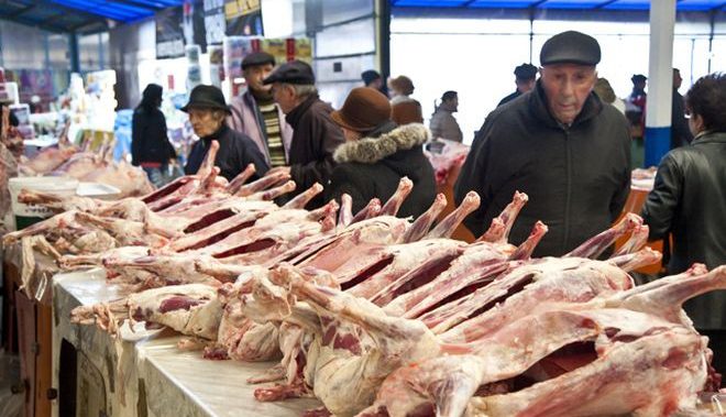 În toate pieţele şi oboarele din judeţul Iaşi au început controalele care vizează mărfurile comercializate de Paşti