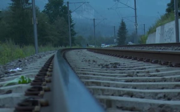 Autoturism lovit de tren în judeţul Suceava