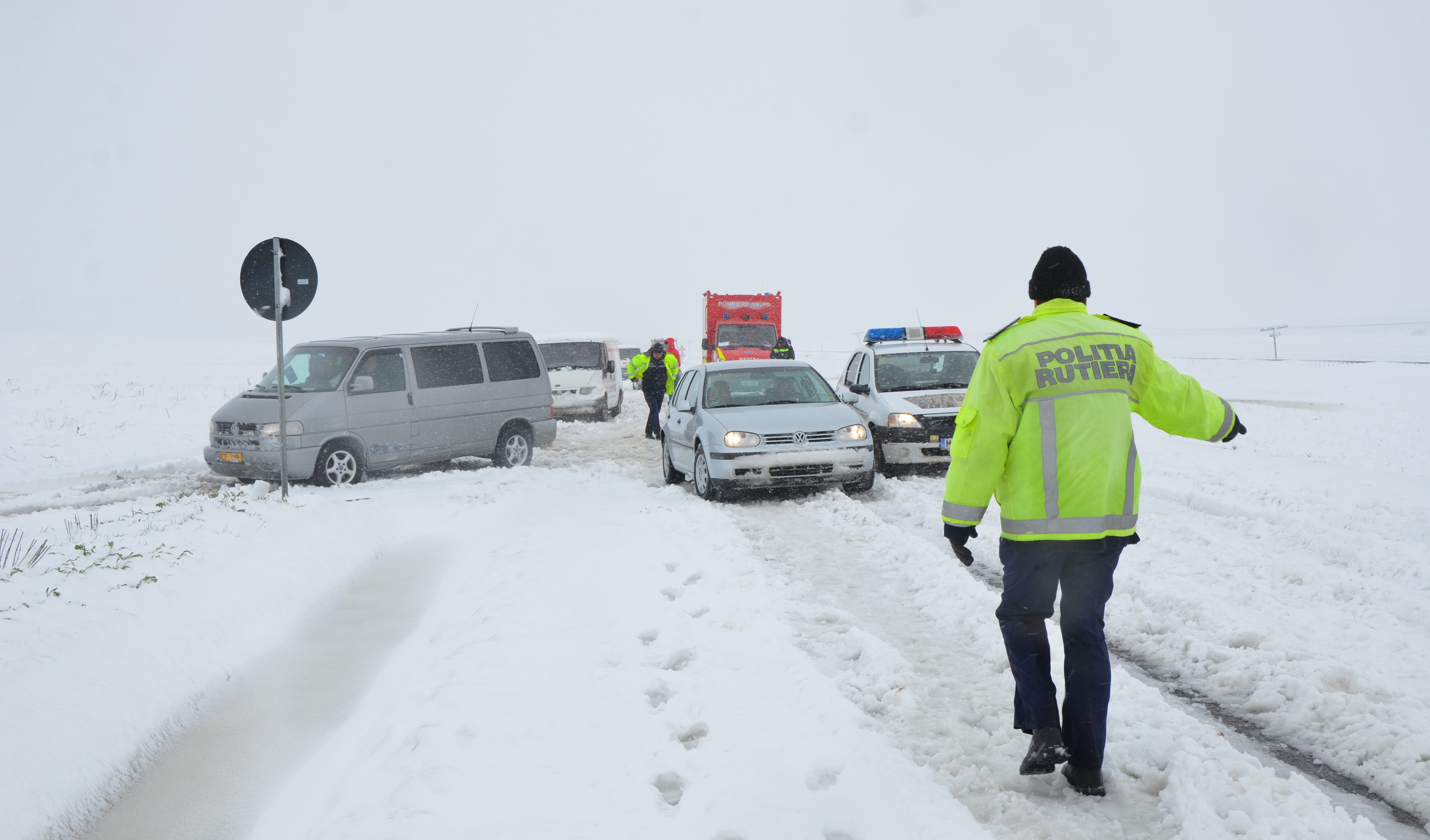 Copiii blocaţi într-un autocar în localitatea Valea Grecului – Vaslui au fost transportaţi spre spaţii de cazare