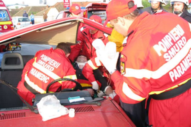 Accident pe Autostrada A1. Echipe de descarcerare, mobilizate la fața locului