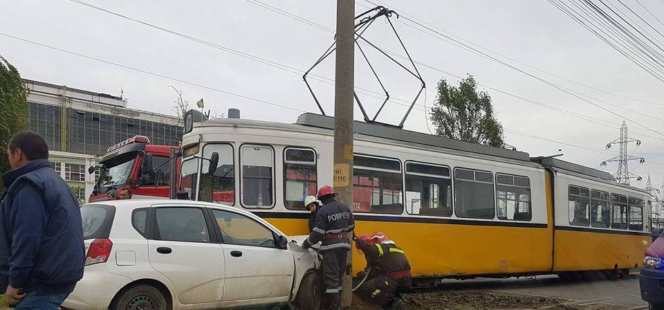 Iaşi: ACCIDENT rutier pe Calea Chişinăului între un tramvai şi un autoturism