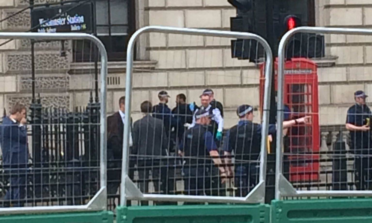 (VIDEO) Focuri de armă la Londra, în zona Parlamentului. Un suspect a fost reţinut de poliţie