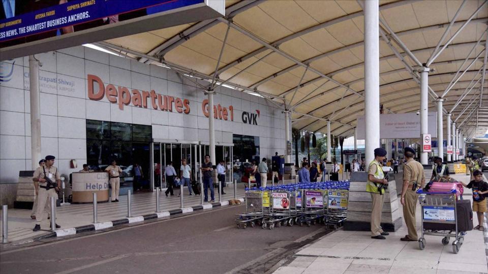 Aeroporturi internaționale din India, în alertă maximă după amenințări privind deturnarea unor avioane