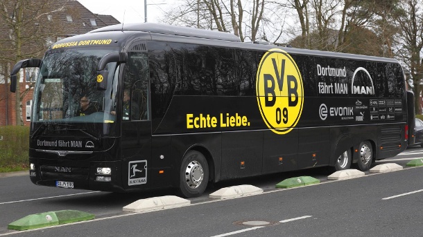 Germania: EXPLOZIE lângă autocarul echipei de fotbal Borussia Dortmund