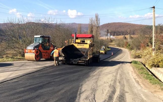 Iaşi: Bani pentru lucrări de refacere a drumurilor afectate de inundaţii