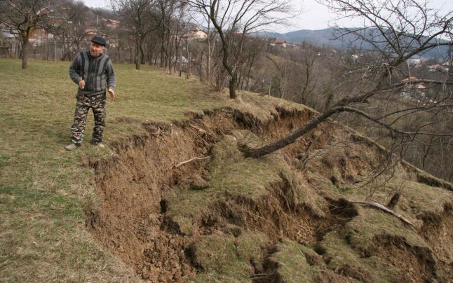 O nouă alunecare de teren în judeţul Galaţi