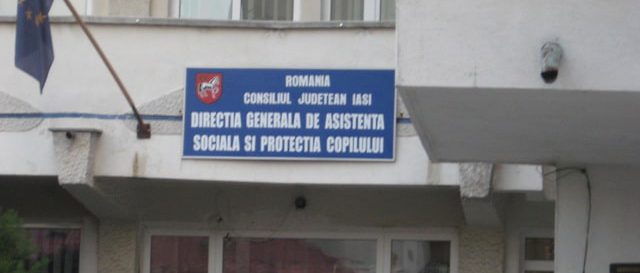 Iaşi: Protest la Direcţia Judeţeană de Asistenţă Socială şi Protecţia Copilului