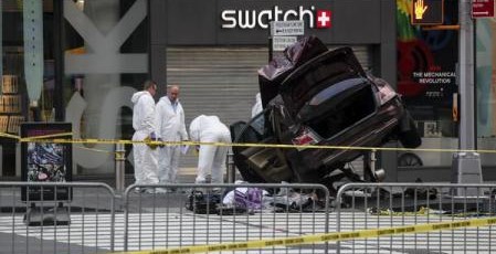 Un mort și 22 de răniți, în Times Square din New York, după ce un șofer a intrat cu mașina în pietoni