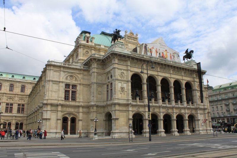 Cu 148 de ani în urmă, pe 25 mai 1869 avea loc inaugurarea Operei de Stat din Viena