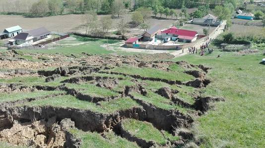 (AUDIO) Vaslui: Satul Lingurari, în pericol din cauza alunecărilor de teren