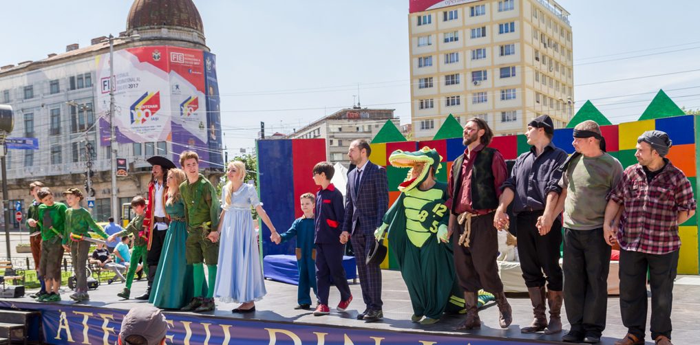 (FOTO) Iași: Zâmbete și voie bună la spectacolul de teatru pentru copii „Peter Pan”