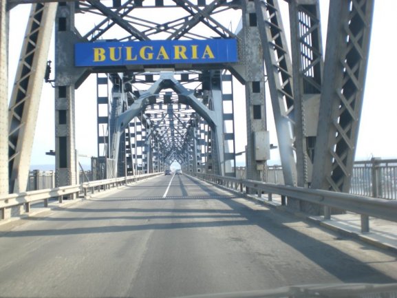 Podul Prieteniei Giurgiu-Ruse intră în reparaţie, de miercuri, pe partea bulgară