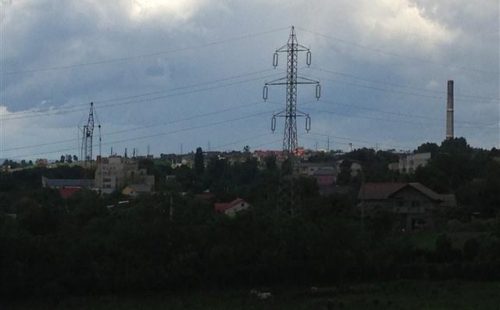 Botoşani: Peste 300 de abonaţi din două localităţi, fără electricitate în urma avariilor produse de furtună