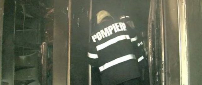 Vaslui: Incendiu la o garsonieră, locatarii din bloc au fost evacuaţi