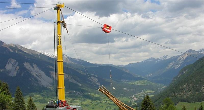 Un muncitor român a murit într-un accident de teleferic în Italia. Un altul este în stare critică la spital