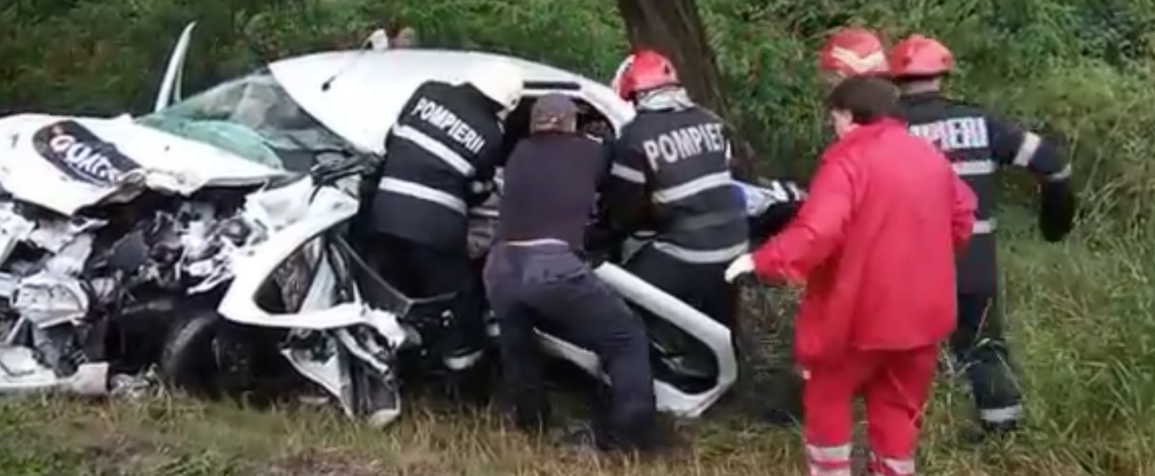 Iaşi: Accident violent pe şoseaua de centură. Un autoturism Dacia Logan, distrus complet