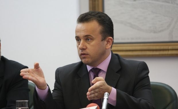 Ministrul educaţiei susţine că în prezent nu se cunoaşte numărul exact al elevilor din sistemul de învăţământ permanent