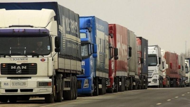 Autorităţile ungare au anunţat că suspendă restricţiile obişnuite privind circulaţia TIR-urilor din cauza caniculei