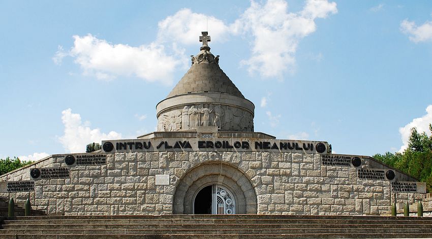 Ceremonie militară şi religioasă organizată la Mărăşti de MApN