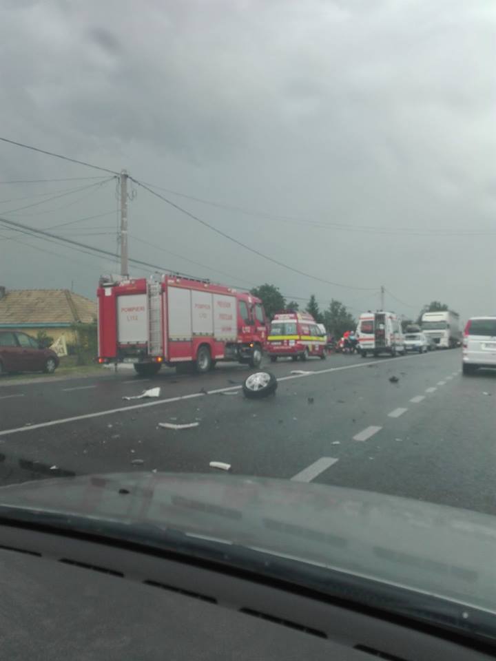 (FOTO) BACĂU: Trafic îngreunat pe DN2, din cauza unui accident rutier