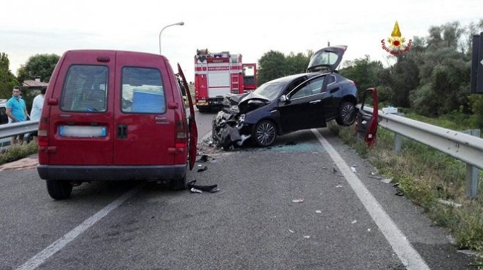 ITALIA: Şase români au ajuns la spital din cauza unui accident rutier