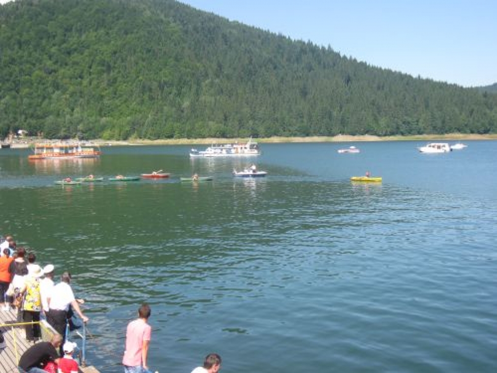 Manifestări dedicate Zilei Marinei Române au loc şi la poalele Muntelui Ceahlău, pe Lacul Bicaz