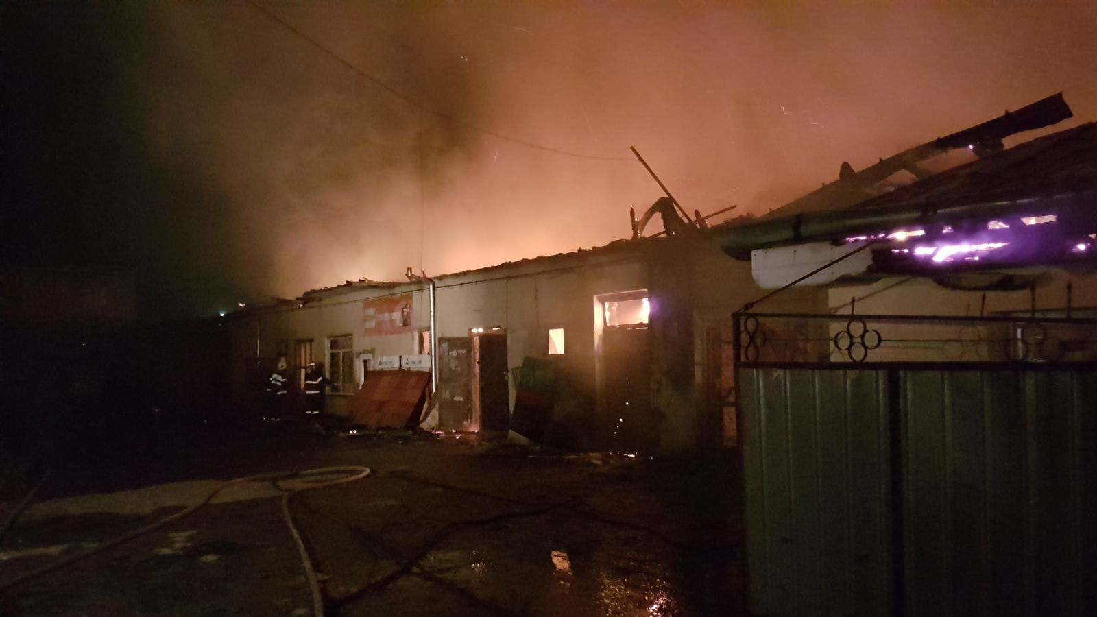 Neamţ: Incendiu la o hală a fostei fabrici de mobilă din Târgu Neamţ