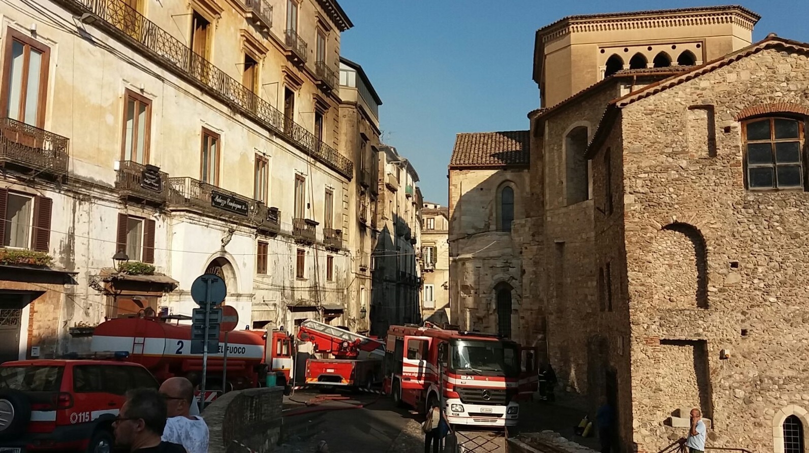 Incendiu în Italia: Trei persoane au murit şi mai multe manuscrise renascentiste au fost distruse