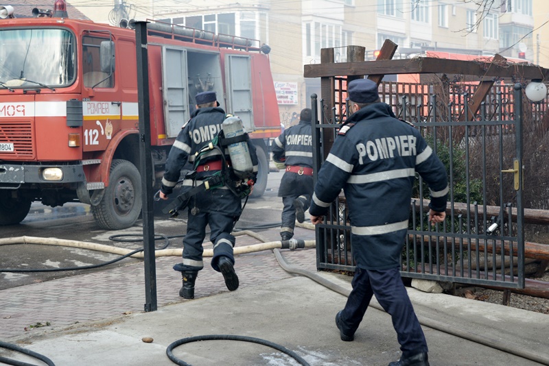 Piatra Neamţ: Peste 30 de copii dintr-un centru de plasament, evacuaţi în urma izbucnirii unui INCENDIU