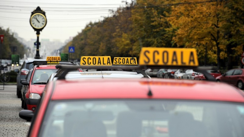 Protest al instructorilor auto din Botoşani