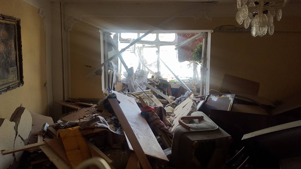 (FOTO) Botoşani: Locatarii imobilului afectat de explozie au fost evacuați