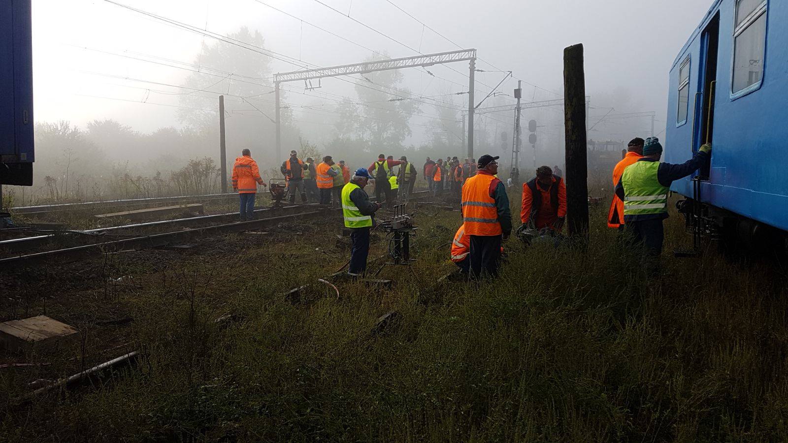 (FOTO) CFR Infrastructură: Situaţia traficului feroviar după ce trenul InterRegio Iaşi – Timişoara a deraiat