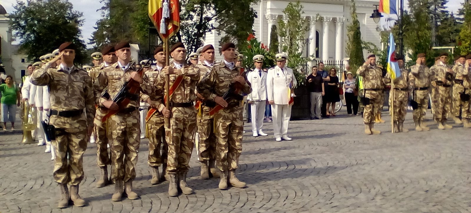 (VIDEO) Iaşi: Lupii Negri au primit cea mai înaltă distincţie militară acordată de Preşedinţia României