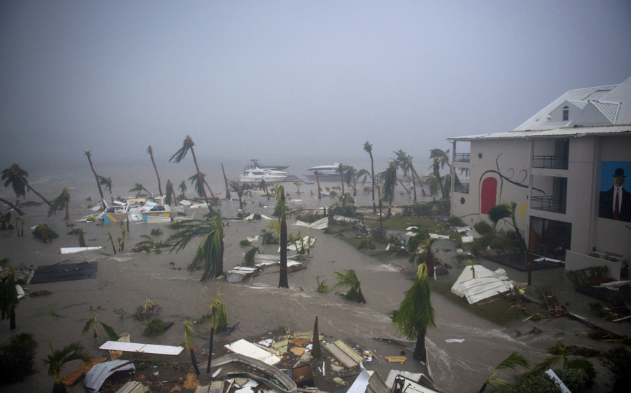 MAE: Alţi trei cetăţeni români – evacuaţi din insula Saint Martin, afectată de uraganul Irma