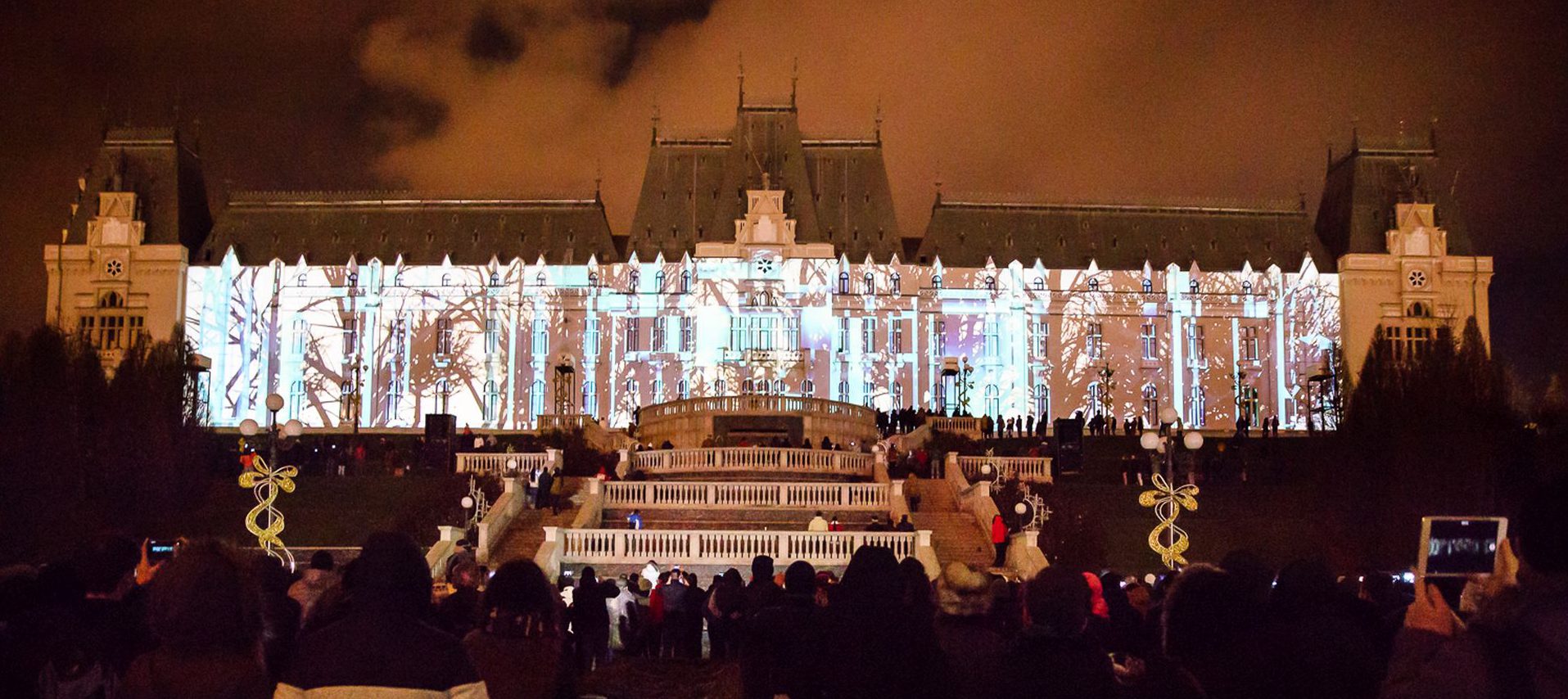 IAŞI: Artiști din Indonezia, Franța, Germania, Ucraina şi România vor „îmbrăca” Palatul Culturii în lumină