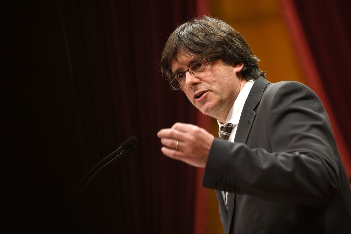 Carles Puigdemont lasă parlamentul Cataloniei să decidă cu privire la declararea independenței și refuză convocarea alegerilor anticipate