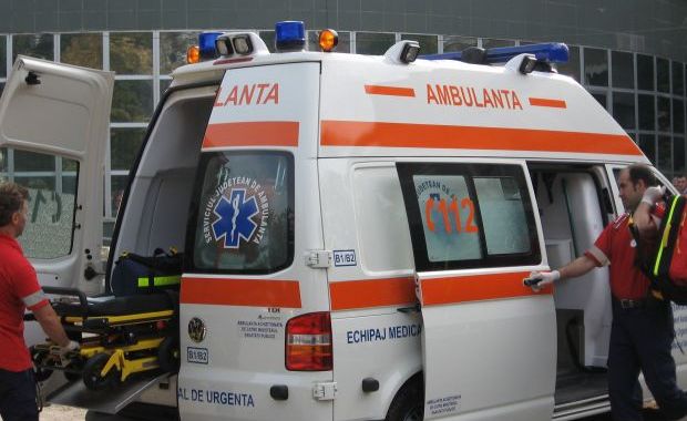 Neamț: O persoană a murit, iar alta a fost rănită într-un grav accident produs în localitatea Dumbrava