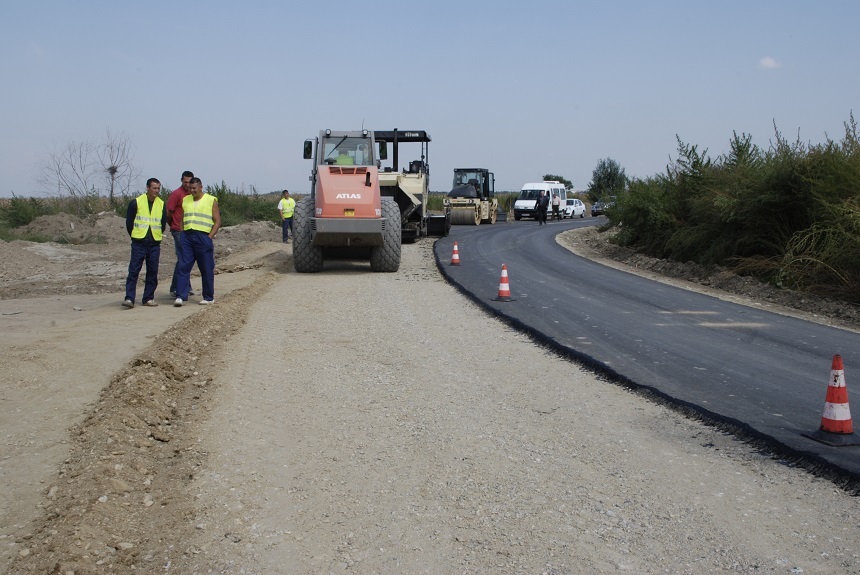 Iaşi: Consiliul Judeţean anunţă reabilitarea a peste 40 de kilometri de drumuri judeţene