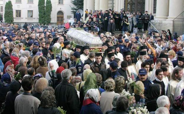 Iaşi: Pelerinii, în procesiune pe ”Calea Sfinţilor”. Circulaţia va fi restricţionată