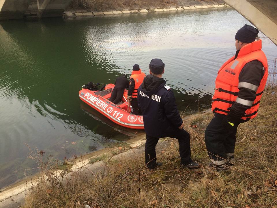 Neamț: Bărbat căzut cu mașina într-un lac de acumulare; el a fost resuscitat cu succes de echipajul SMURD