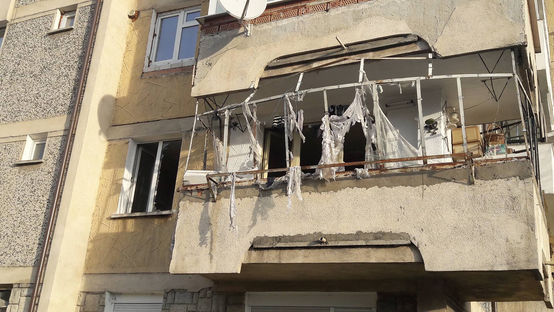 EXPLOZIE într-un bloc din Piatra Neamţ. Câteva zeci de persoane au fost evacuate