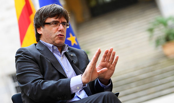 Parchetul spaniol cere mandat european de arestare pentru Puigdemont și patru dintre miniștrii săi