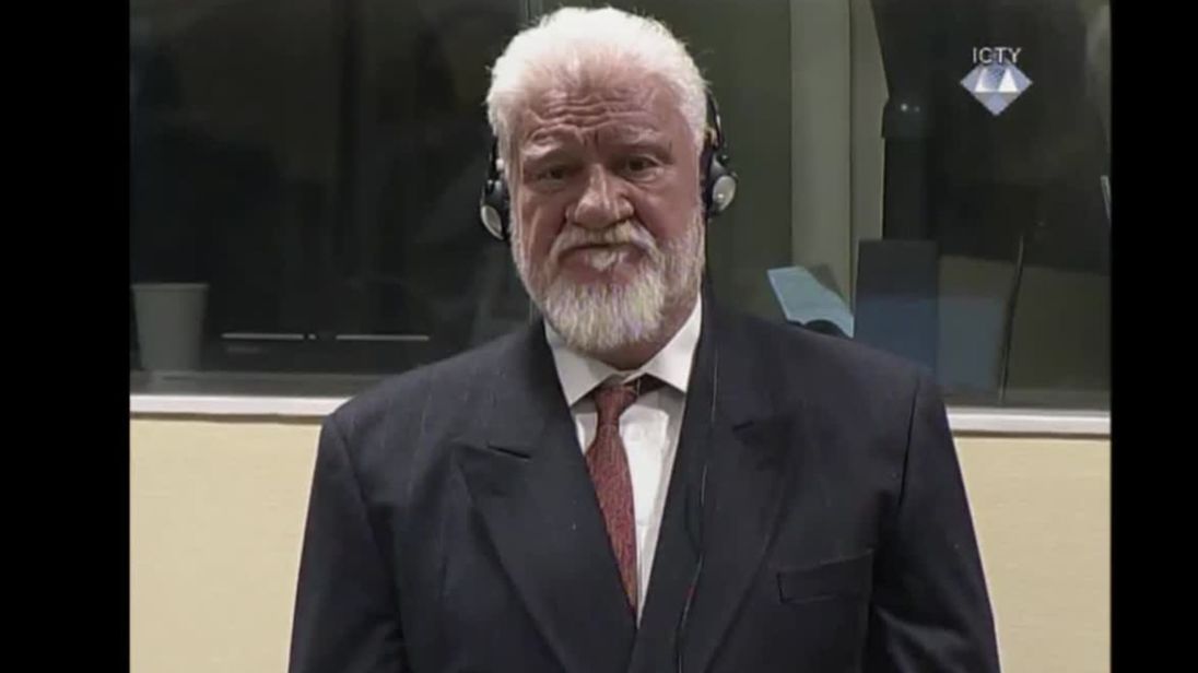 TPI: Fostul comandant al forţelor croate din Bosnia, Slobodan Praljak, a murit după ce a băut otravă