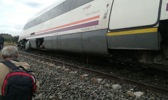 Spania: Un tren de pasageri a deraiat în provincia Sevilla; 21 de persoane au fost rănite