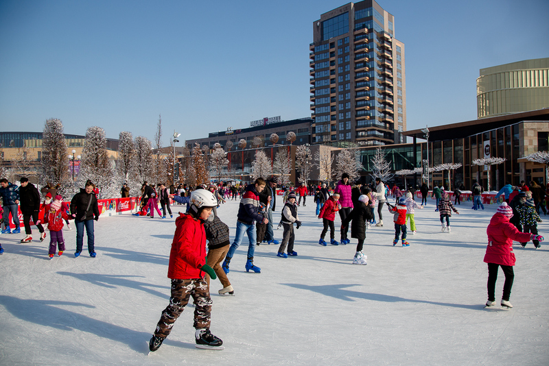 Patinoarele și cafenelele din Palas, deschise în prima zi de Crăciun și pe 1 ianuarie