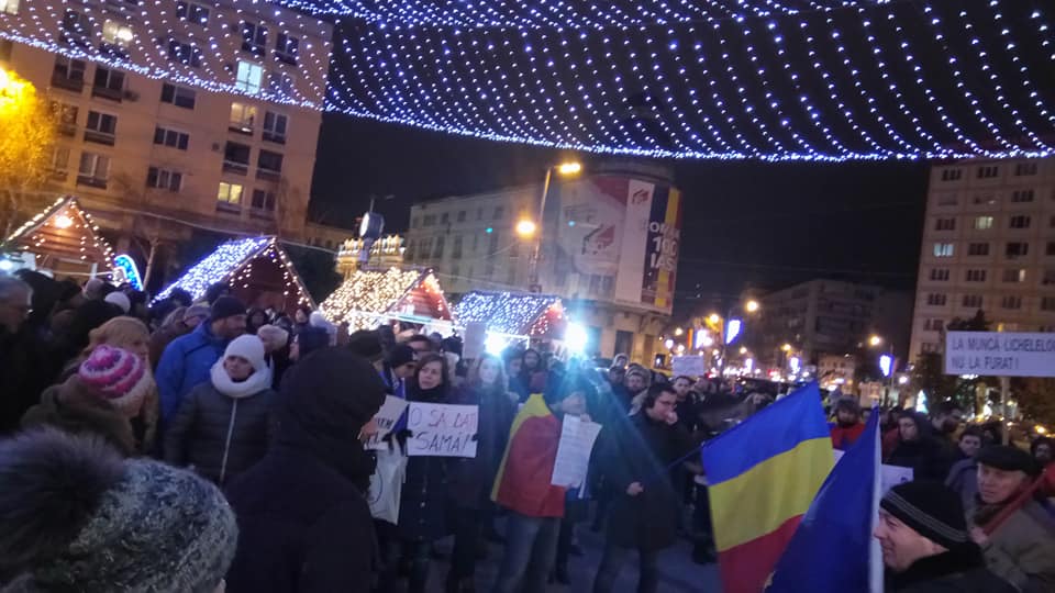 Mii de persoane au protestat în mai multe oraşe ale ţării împotriva modificării legilor Justiţiei (grupaj)