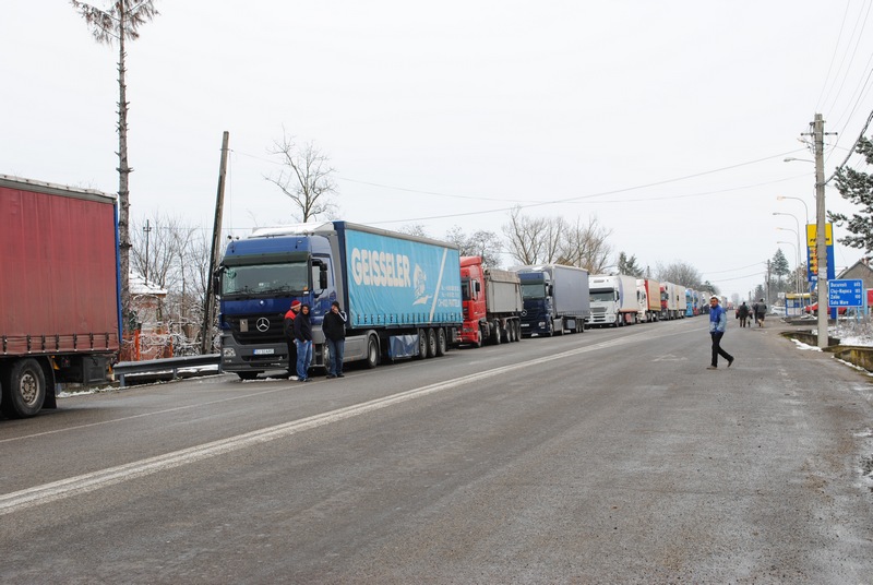 Aglomeraţie în mai multe puncte de trecere a frontierei pentru transportul de mărfuri