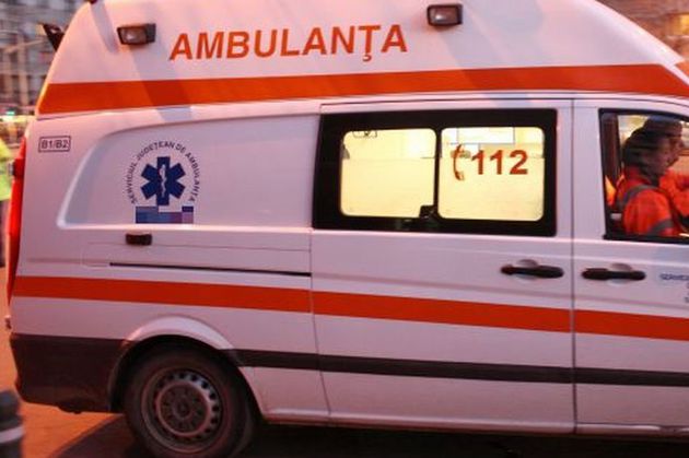 Suceava: Liceu evacuat la Rădăuţi în urma împrăştierii unei substanţe iritante. 22 de elevi au mers la spital