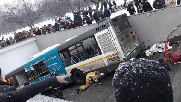 Un autobuz a pătruns într-un pasaj pietonal la Moscova: cel puţin 5 morţi şi 15 răniţi